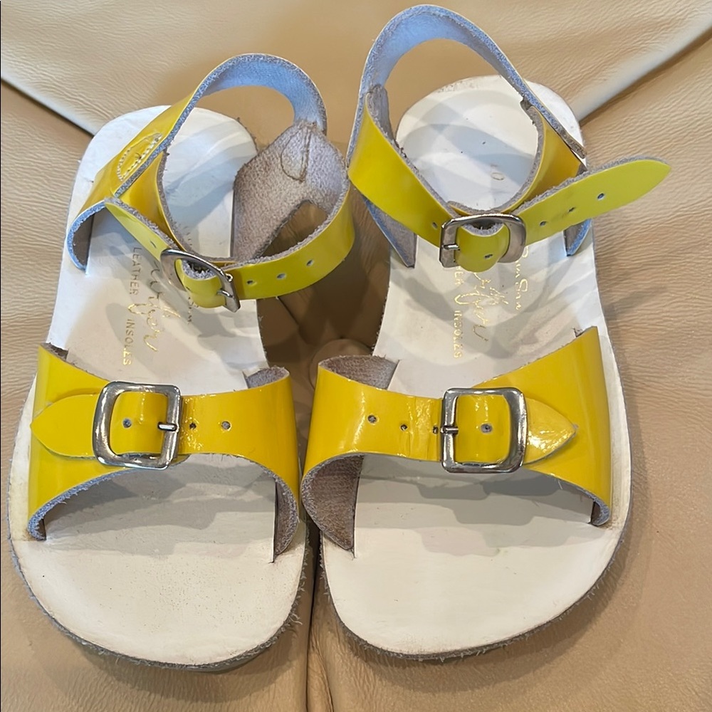 Hoy Sun san patent Yellow Sandals